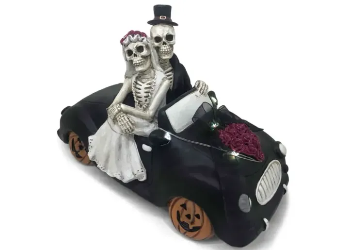 9778-skeleton-couple-1.webp
